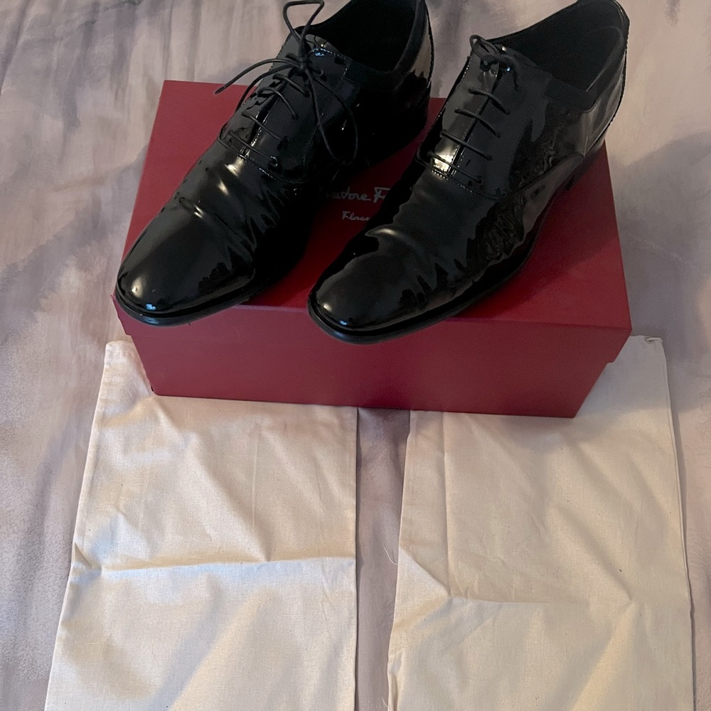 Men's Ferragamo
"Aiden" Black Patent Leather
Oxford Tuxedo Shoe US 9